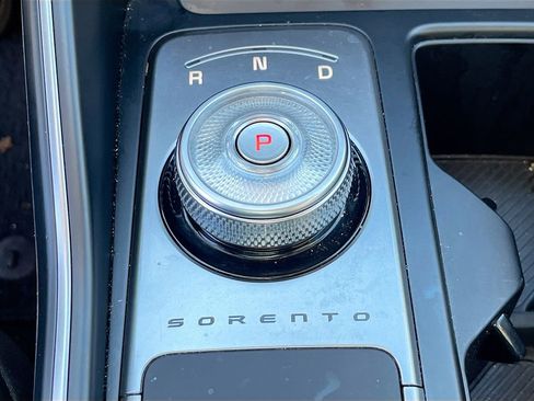 Certified 2025 Kia Sorento EX image 16
