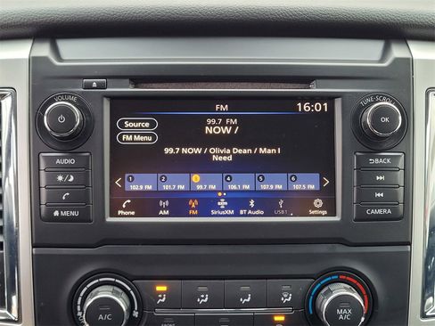 Used 2019 Nissan Titan SV image 16