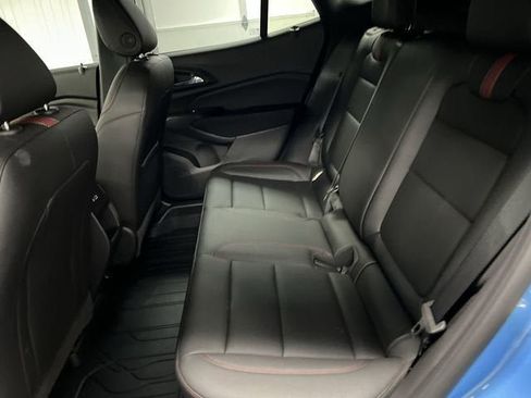 Certified 2025 Chevrolet Trax RS w/ Sunroof Package FWD image 25