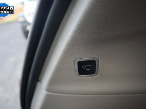 Used 2024 Chrysler Pacifica Select image 28