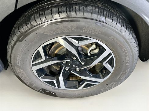 Used 2025 Kia Sportage LX image 11