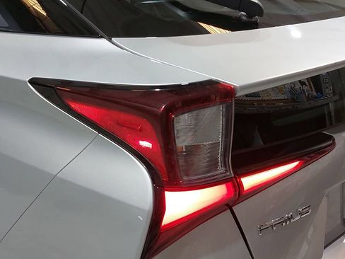 Used 2020 Toyota Prius XLE w/ Advanced Technology Package FWD image 35