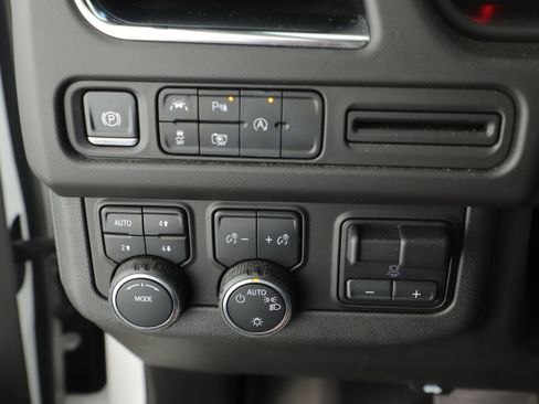 Used 2023 Chevrolet Tahoe RST w/ Luxury Package image 7