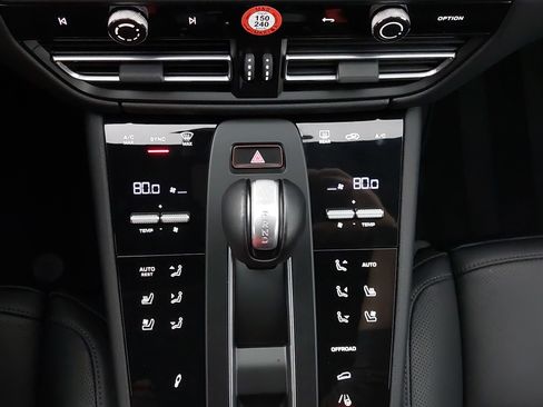 Certified 2025 Porsche Macan image 23