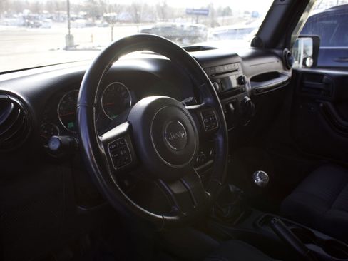 Used 2012 Jeep Wrangler Sahara w/ Connectivity Group image 10