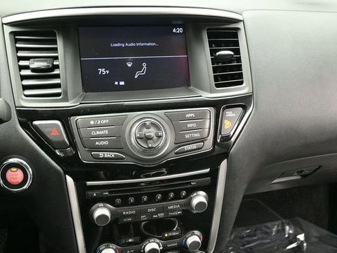 Used 2018 Nissan Pathfinder S image 19