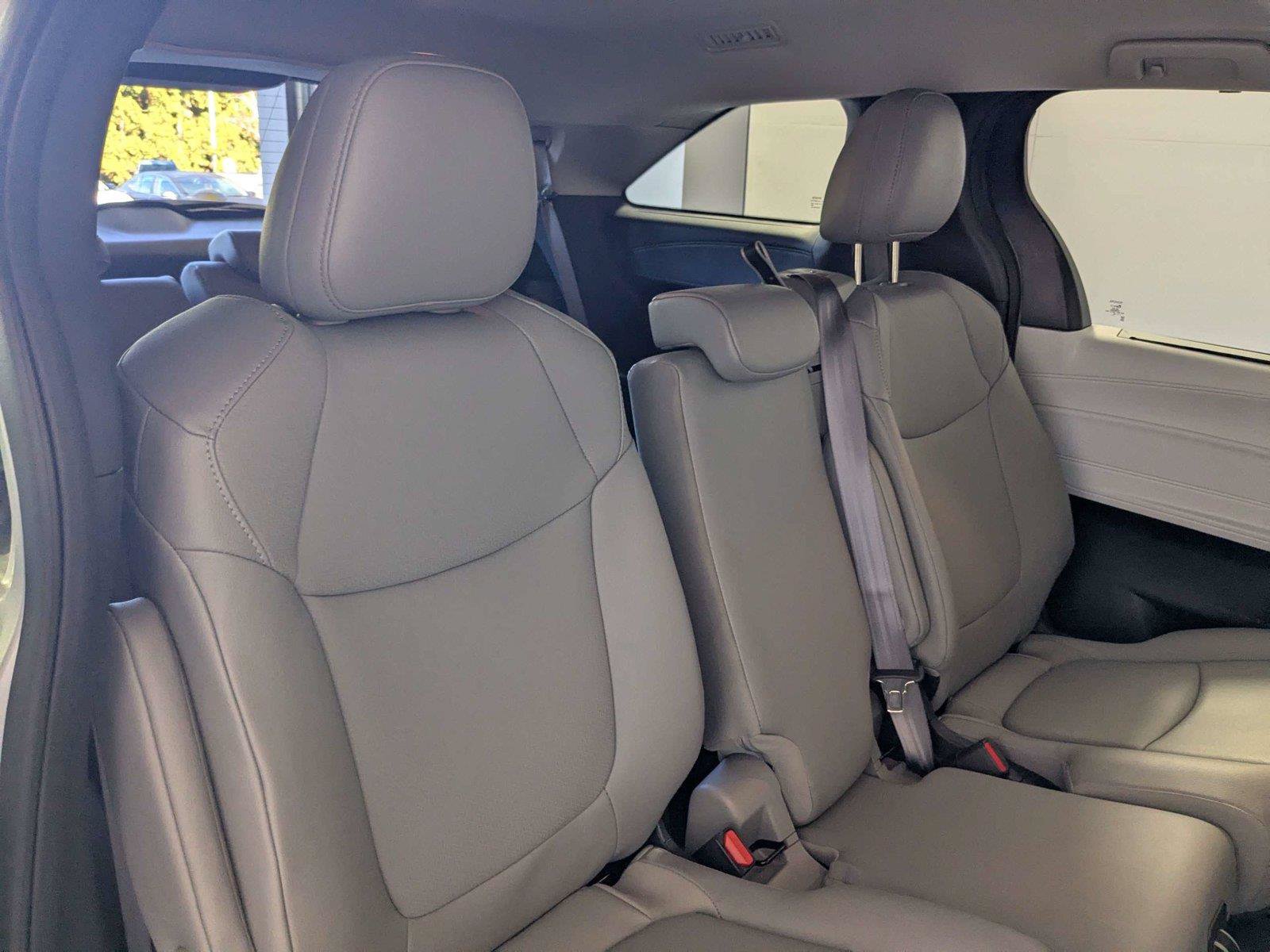 Certified 2025 Toyota Sienna XLE FWD image 28