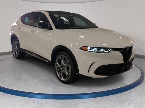 New 2025 Alfa Romeo Tonale w/ Premium Package AWD/4WD image 3