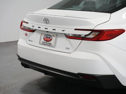 Certified 2025 Toyota Camry SE image 9