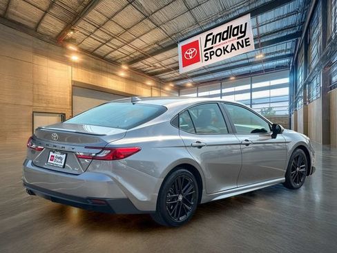 Used 2025 Toyota Camry SE FWD image 5