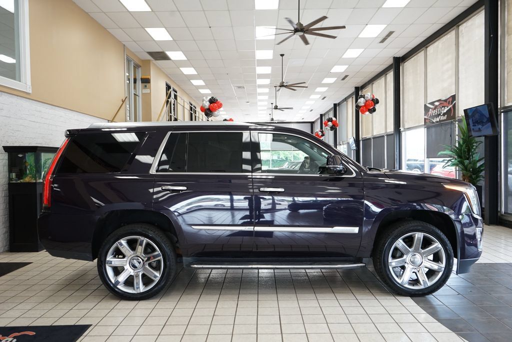 Used 2018 Cadillac Escalade Luxury AWD/4WD image 22