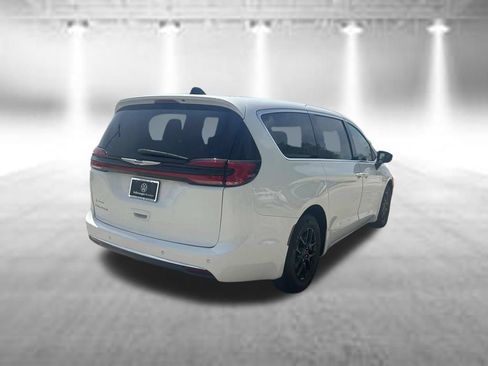 Used 2023 Chrysler Pacifica Touring-L FWD image 63