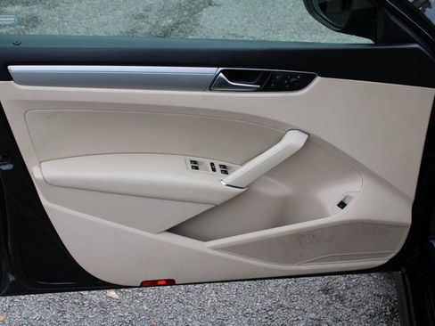 Used 2019 Volkswagen Passat 2.0T Wolfsburg w/ Wheels & Sunroof Package image 20