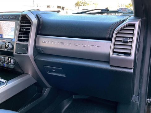 Used 2021 Ford F250 Platinum w/ FX4 Off-Road Package image 19