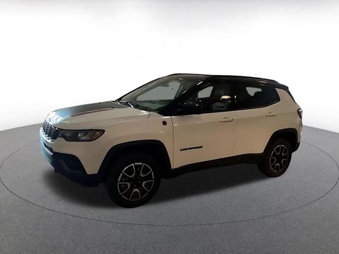 Used 2025 Jeep Compass Trailhawk AWD/4WD image 8