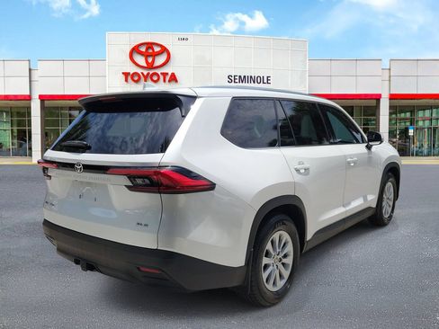 Used 2024 Toyota Grand Highlander AWD Hybrid image 3