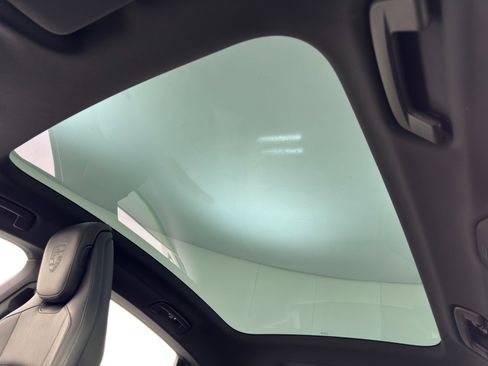 Used 2022 Porsche Taycan 4S image 12