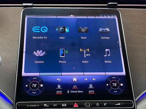 Used 2023 Mercedes-Benz EQE 500 4MATIC Sedan image 39