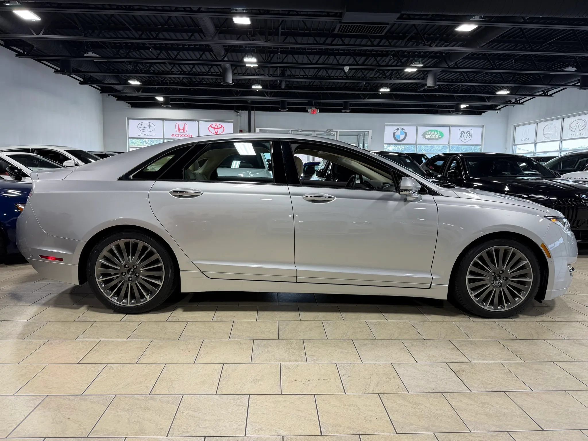 Used 2013 Lincoln MKZ FWD image 24