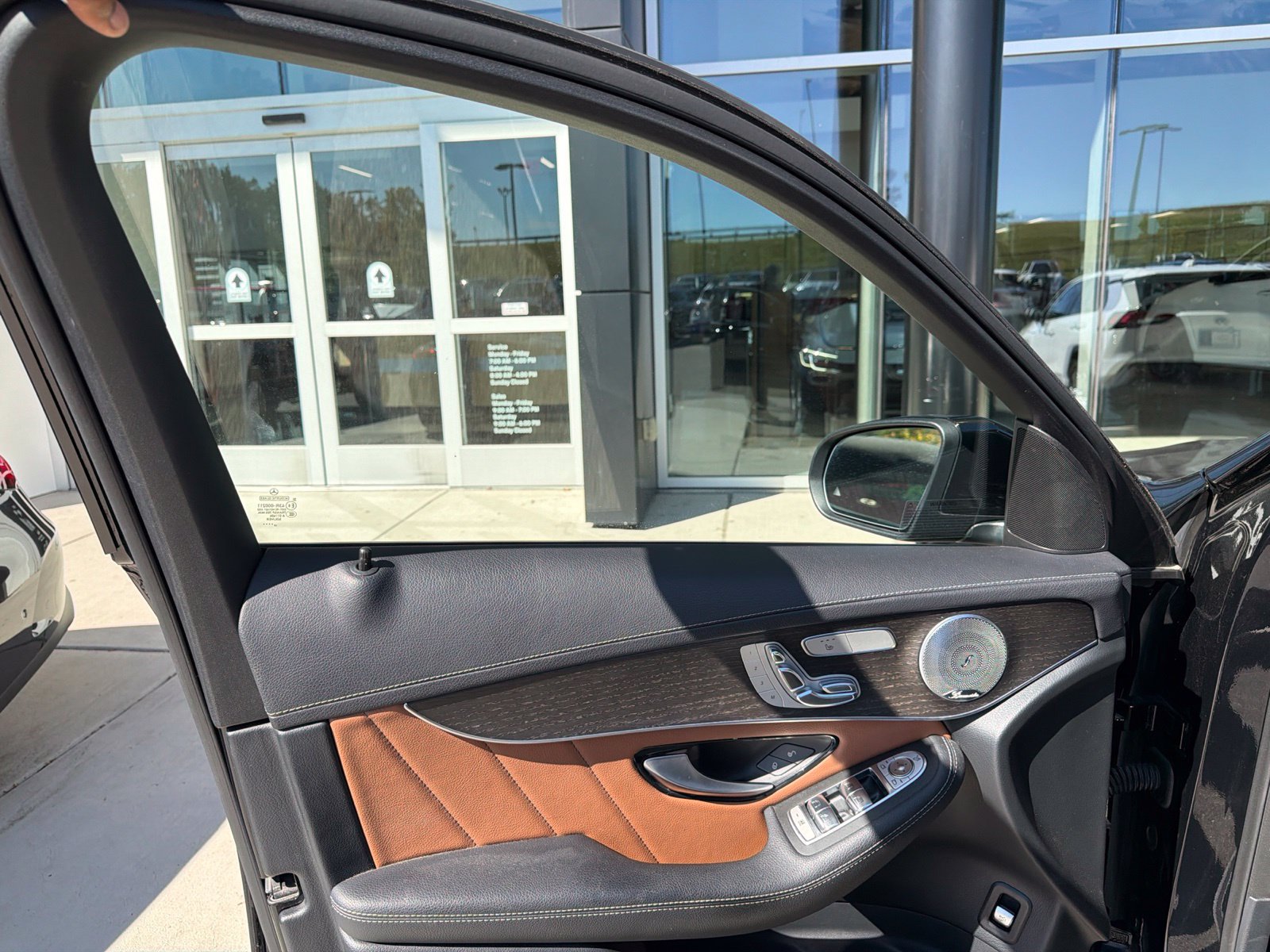 Used 2020 Mercedes-Benz GLC 300 4MATIC image 7