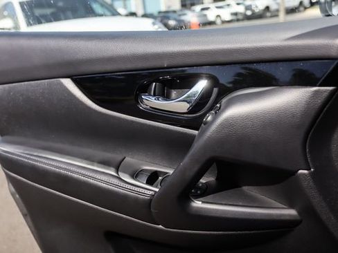 Used 2017 Nissan Rogue Sport SV w/ SV All-Weather Package AWD/4WD image 25