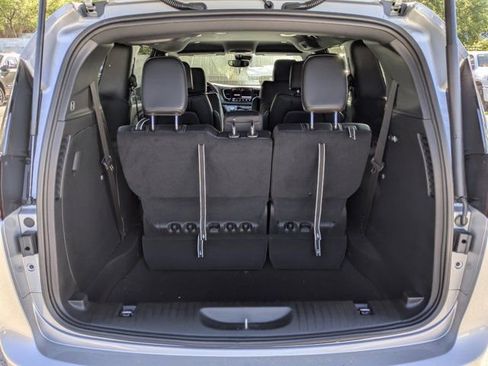 New 2026 Chrysler Pacifica Select image 12