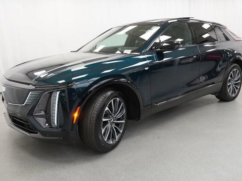 Used 2024 Cadillac Lyriq Sport w/ LPO, Floor Liner Package AWD/4WD image 4