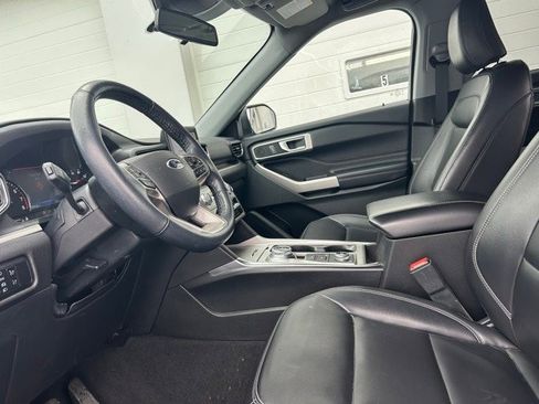 Certified 2022 Ford Explorer XLT w/ Equipment Group 202A image 8