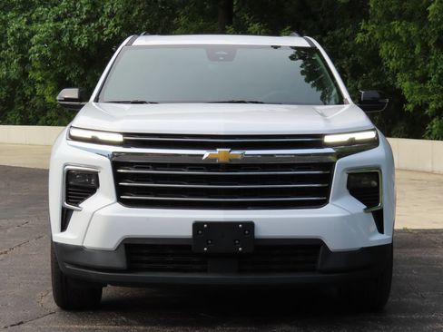 Certified 2025 Chevrolet Traverse LT w/ Sun and Wheel Package AWD/4WD image 4