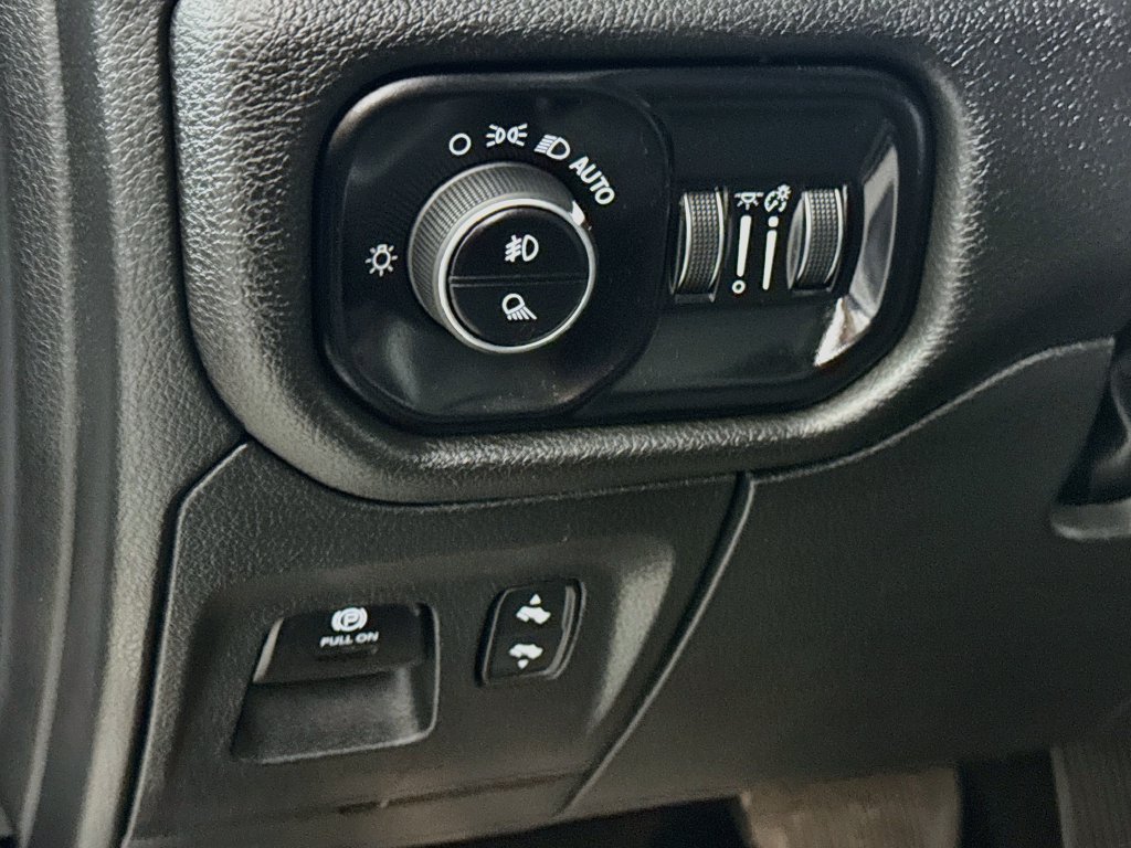Used 2024 RAM 1500 Laramie AWD/4WD image 21