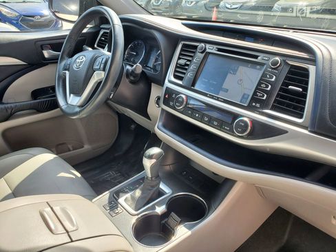 Used 2016 Toyota Highlander XLE image 24