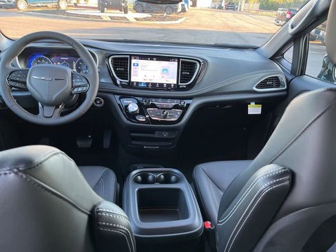 New 2026 Chrysler Pacifica Select w/ S Appearance Package FWD image 38