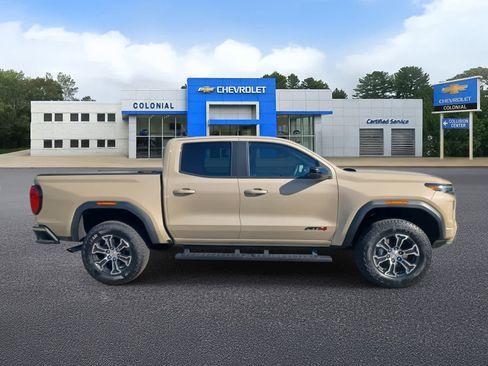 Used 2024 GMC Canyon AT4 w/ AT4 Premium Package image 3