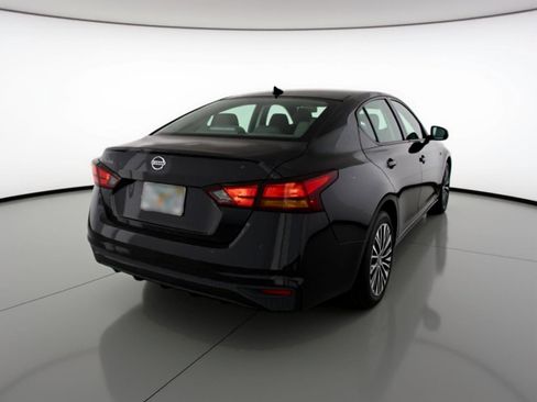 Used 2025 Nissan Altima 2.5 SV image 9