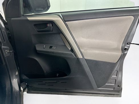 Used 2015 Toyota RAV4 LE image 29