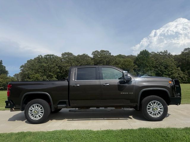 Used 2021 Chevrolet Silverado 2500 High Country w/ Technology Package AWD/4WD image 6