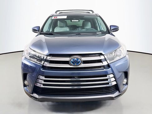 Certified 2018 Toyota Highlander Limited Platinum image 2