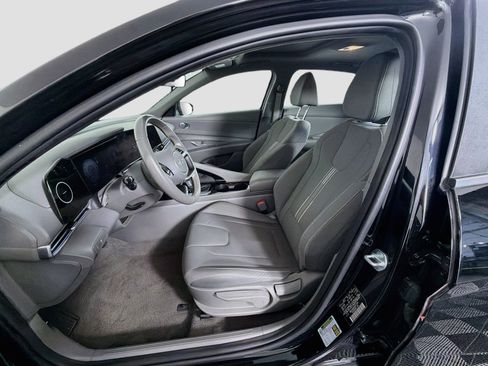 Used 2025 Hyundai Elantra SEL FWD image 13