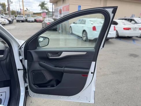 Used 2022 Ford Escape SE FWD image 35