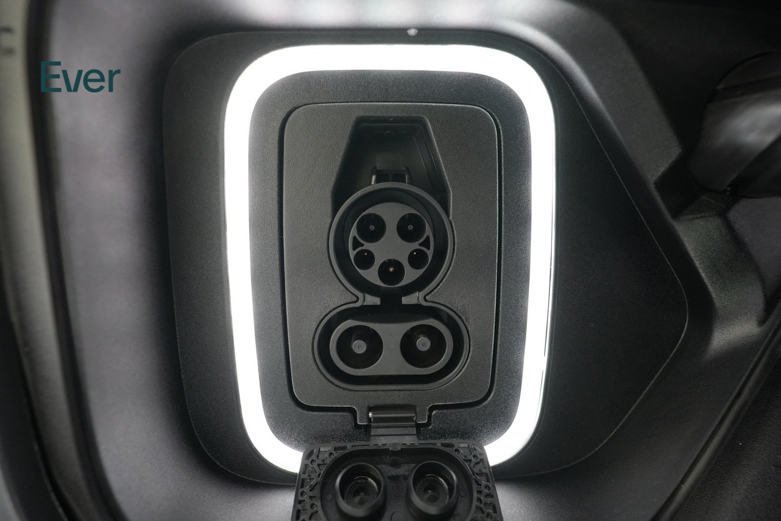 Used 2024 Rivian R1T Adventure Dual AWD/4WD image 10
