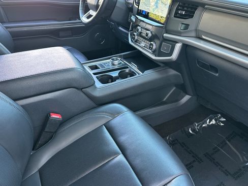 Used 2022 Ford Expedition XLT RWD image 32