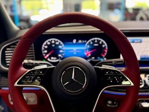 Used 2026 Mercedes-Benz Maybach GLS 600 4MATIC image 12
