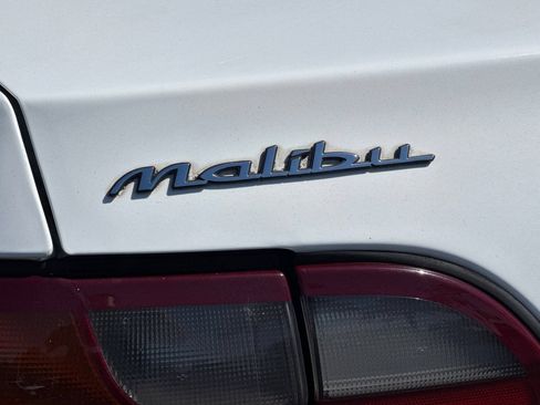 Used 2002 Chevrolet Malibu V6 w/ Preferred Equipment Group 1 FWD image 28