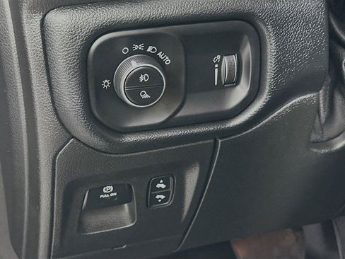 Used 2020 RAM 1500 Big Horn AWD/4WD image 14