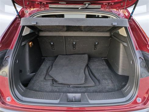 Used 2025 Chevrolet Trax LT w/ LT Convenience Package image 13