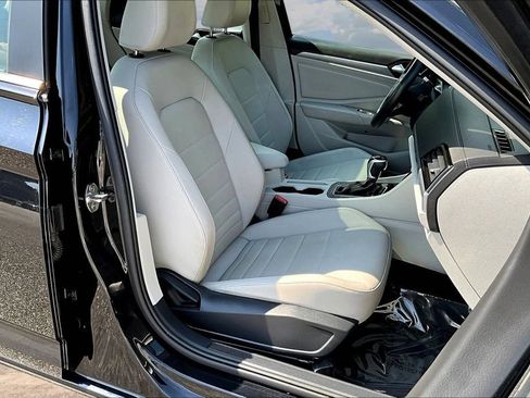 Used 2023 Volkswagen Jetta SE FWD image 30
