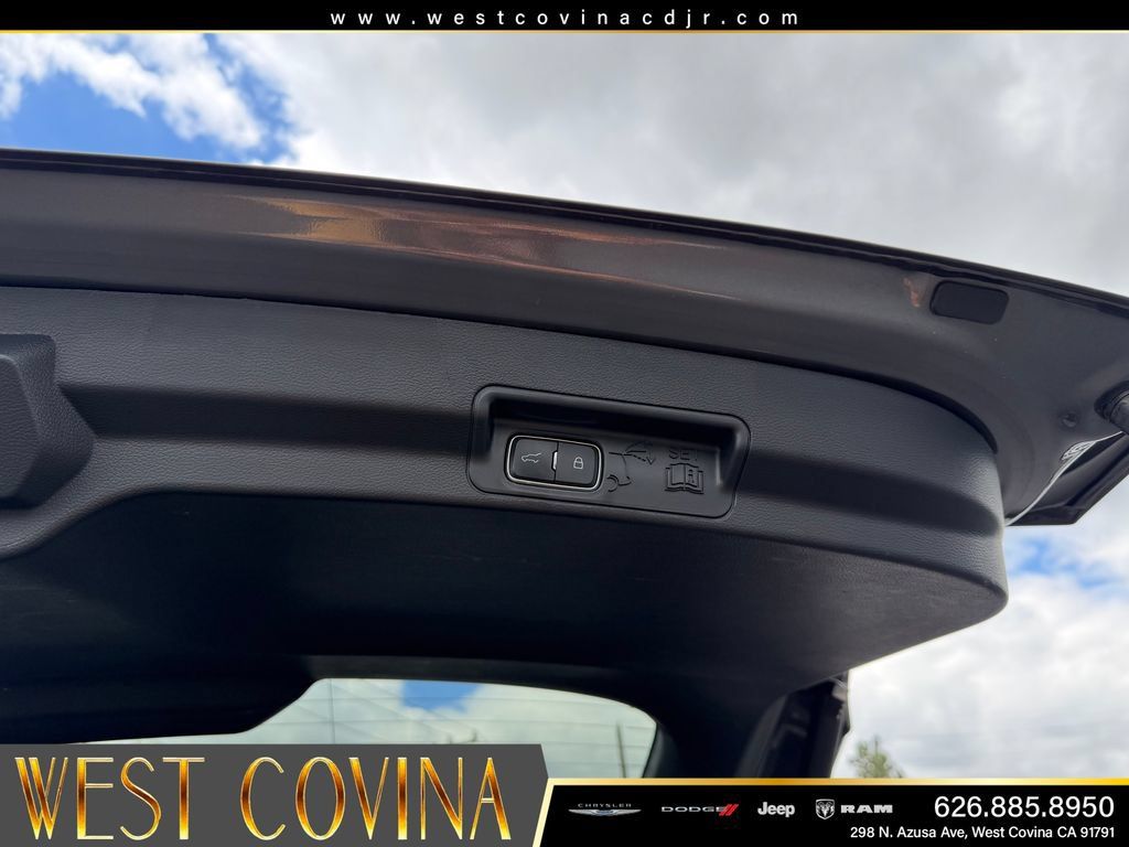 Used 2025 Ford Explorer Platinum w/ LUX Leather Package AWD/4WD image 26