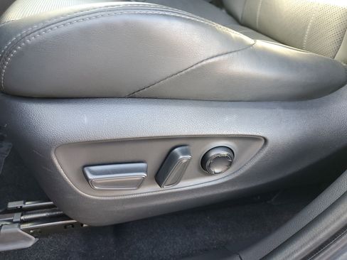 Used 2024 Toyota Venza Limited image 18