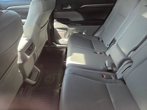 Used 2019 Toyota Highlander Limited AWD/4WD image 5