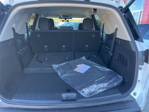 New 2025 Nissan Pathfinder SV image 24